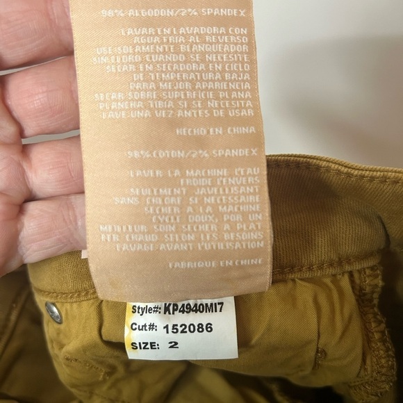 KUT from the Kloth Catherine Mid Rise Boyfriend Jeans Size 2 - Picture 6 of 12